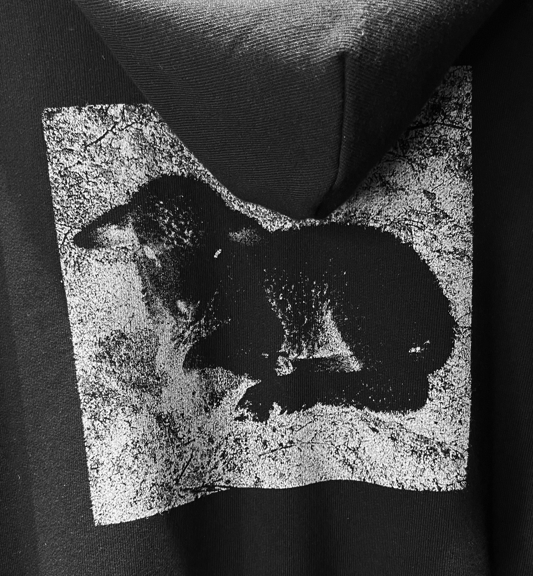 WHITE SHEEP / BLACK SHEEP